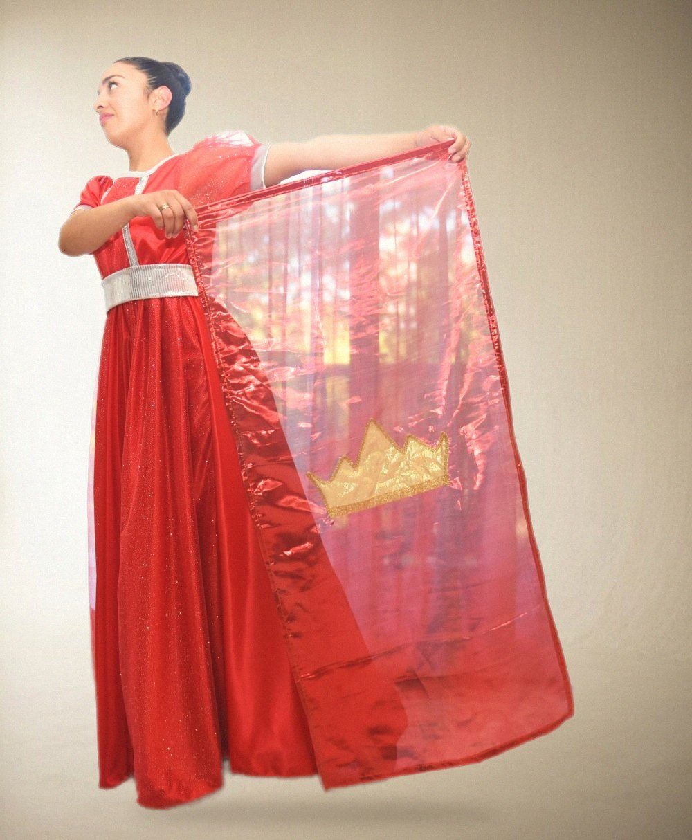 Bailarina con vestido carmín y pañuelo de tul rojo